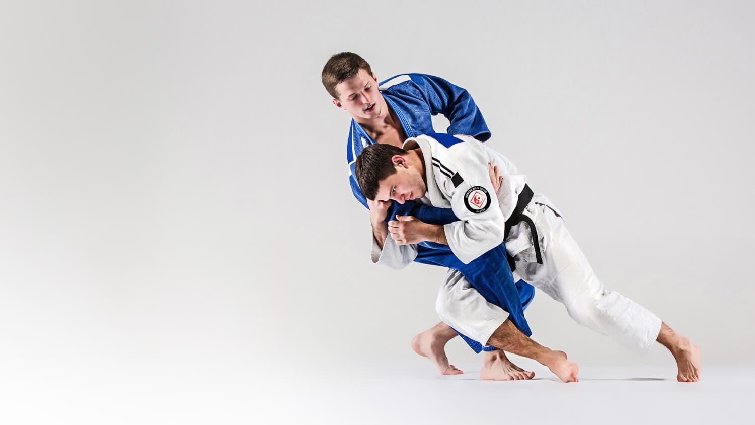 Atletas da Equipe Mestre Julio Secco treinando jiu-jitsu